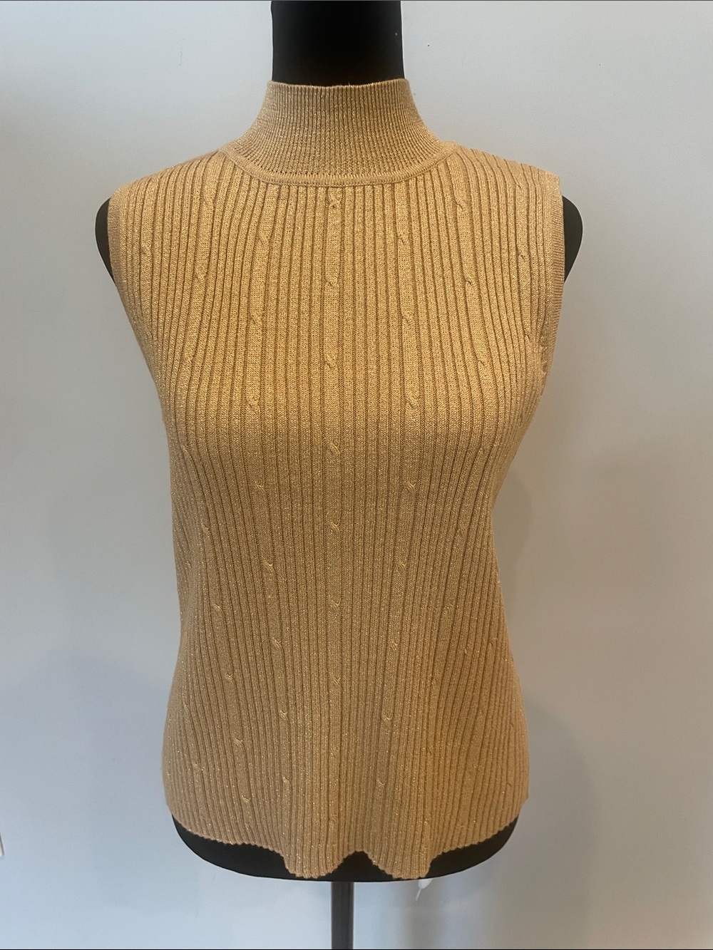 Sleeveless Mock Neck Ribbed sweater golden with a tad glitter vintage medium